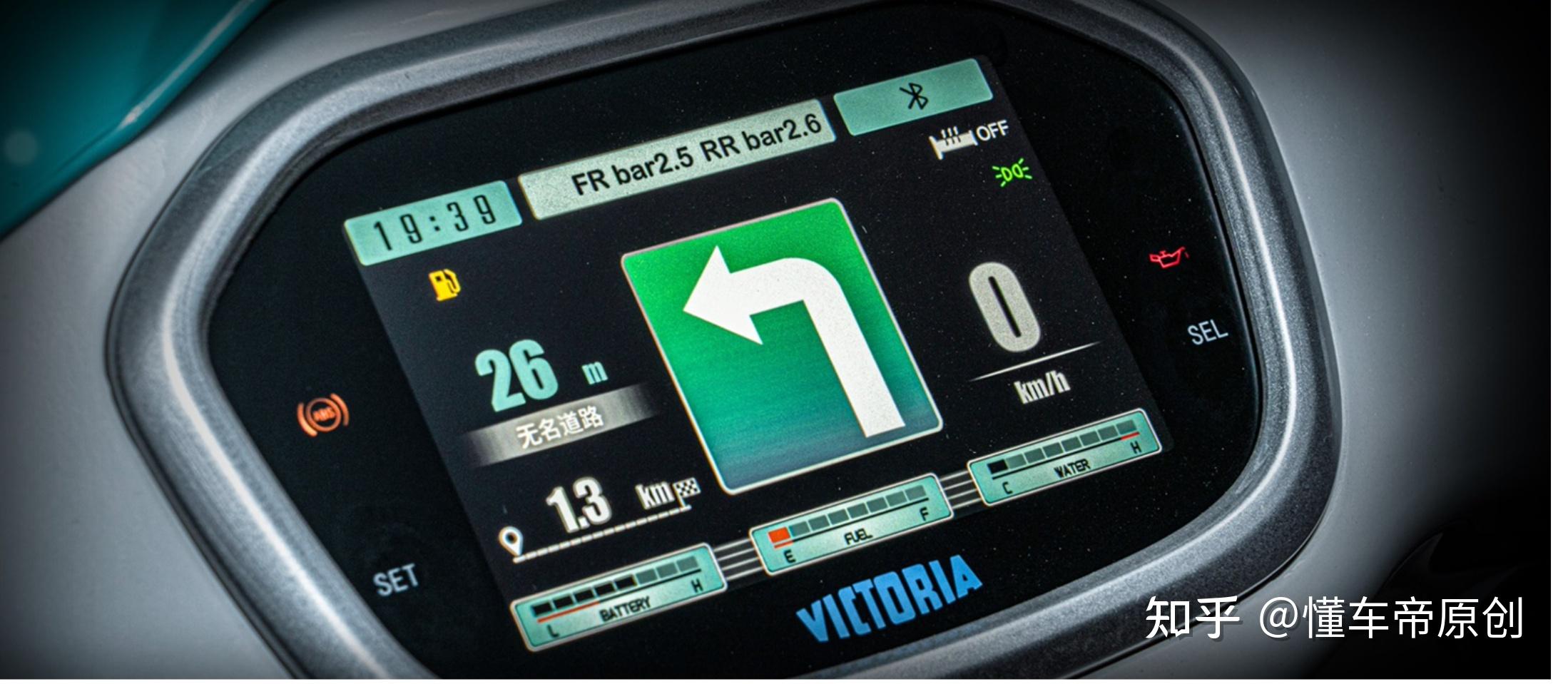 全彩色液晶仪表kyb品牌减振系统配置方面,新车配备有无钥匙启动系统