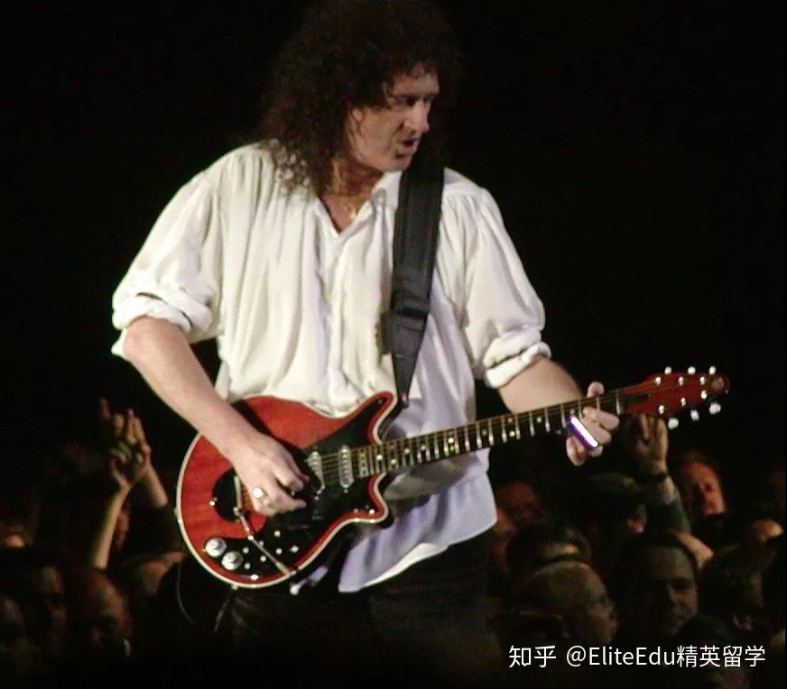 2007年梅在帝国理工学院取得天体物理学博士学位,他的博士论文证实