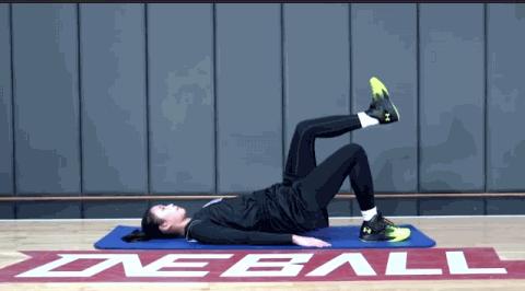 训练要求:(8x2)*3组2,俯卧支撑提踵动作要求:身体保持平衡,踝关节用力