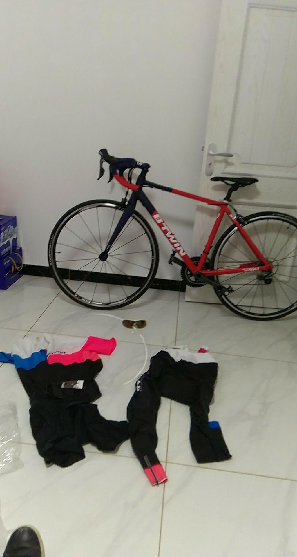 迪卡侬的公路车和崔克闪电这些大牌甚至是捷安