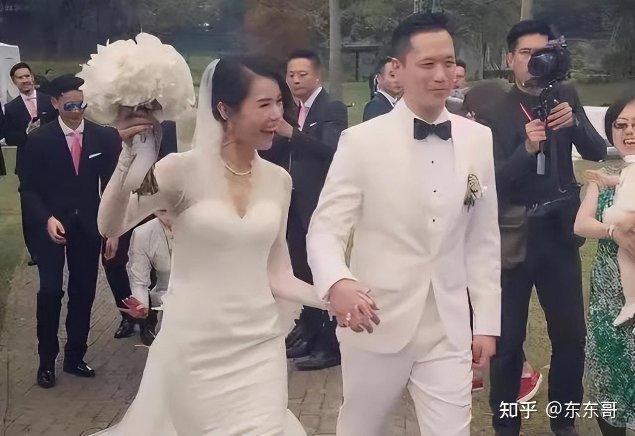 女友换了一个又一个,从杨峥到张沙沙,再到陈嘉桓,翁小君,数数竟然有21