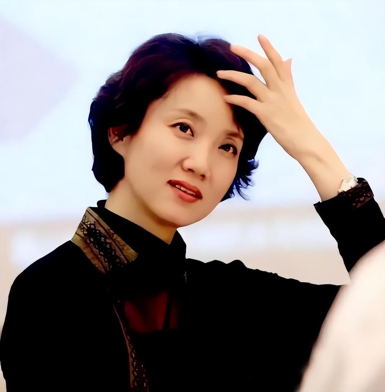李修平:高考落榜3次,逆袭成央视首席主播,她经历了什么? - 知乎