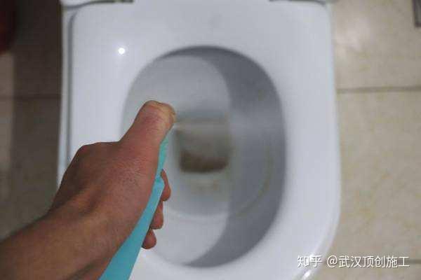 告诉你几个小妙招 分分钟去除难缠的马桶黄垢 知乎