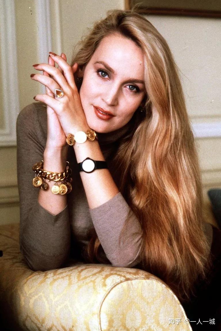 她是现实版"美强惨"女主!