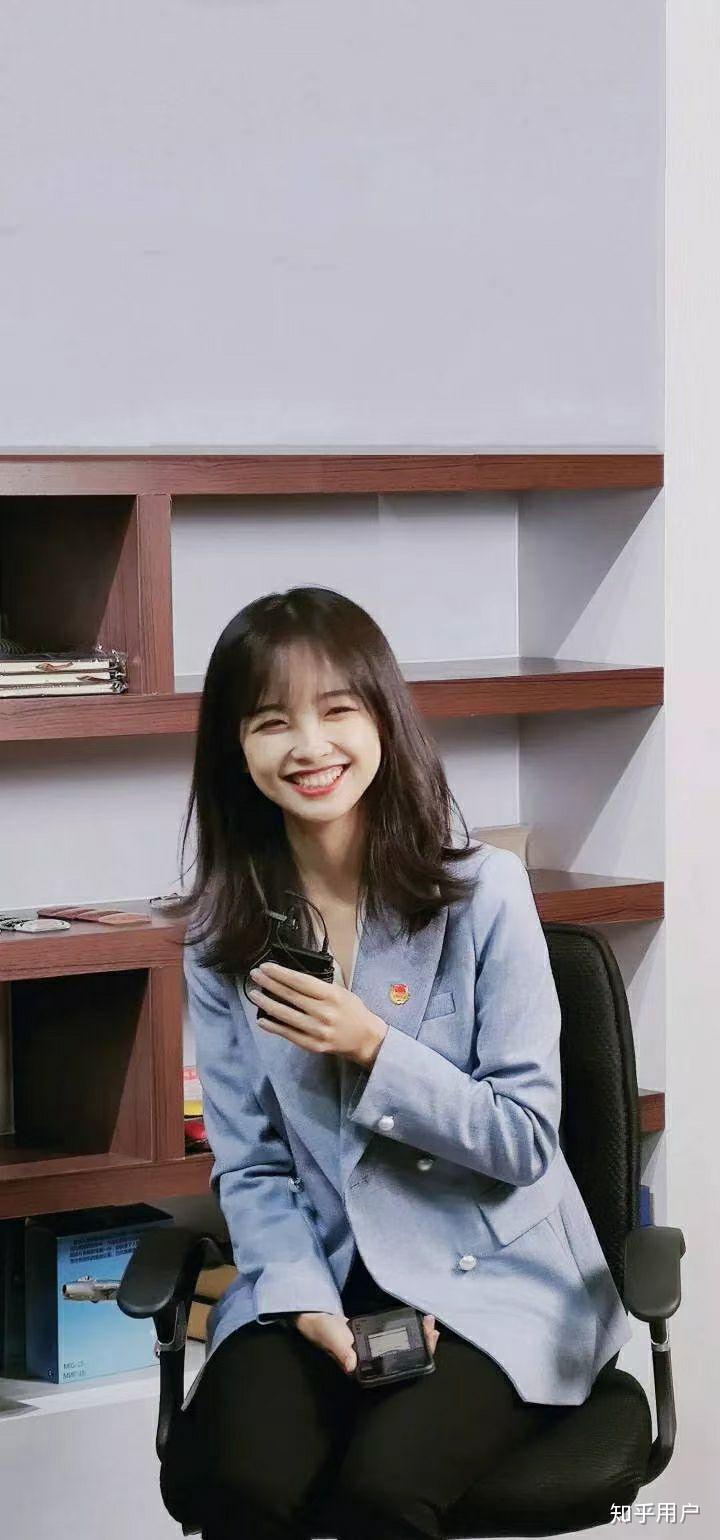 如何看待央视女记者王冰冰走红? - 知乎