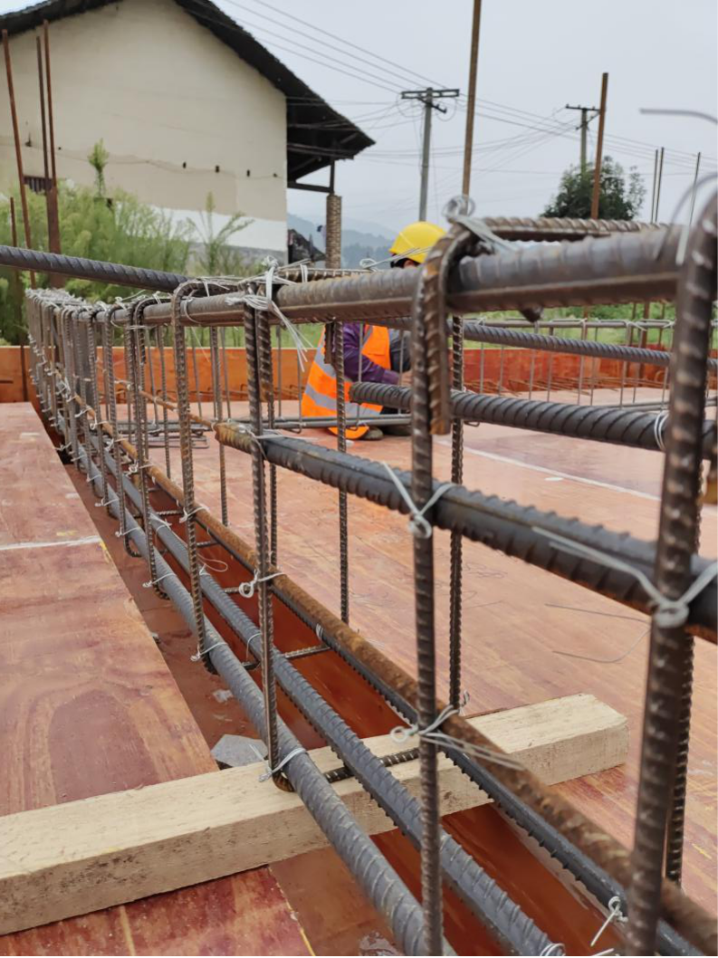 工序:墙体暗柱钢筋绑扎→安装墙身梯子筋→安装水平钢筋及水平定位卡