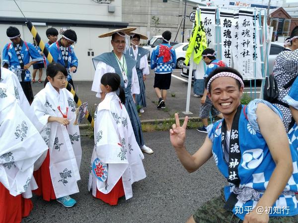 真正的日本巫女服有白色大腿袜吗