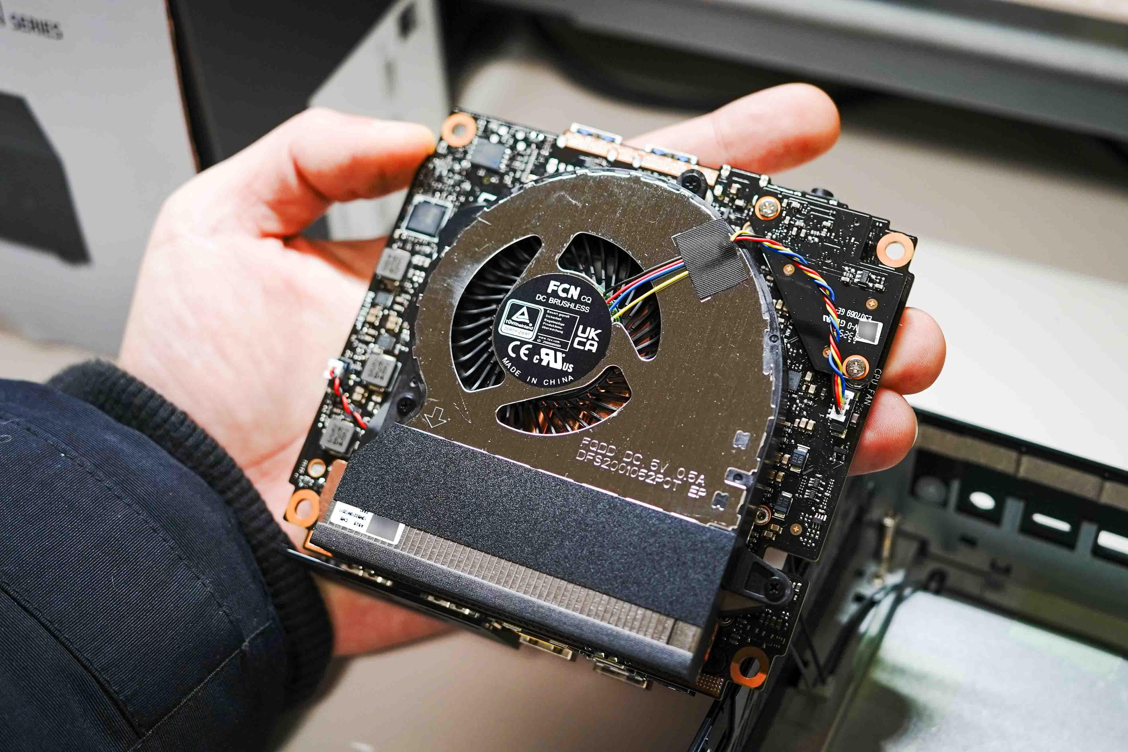 ai独显加持的ultra平台迷你主机丨新品华硕pn65拆解与深度评测