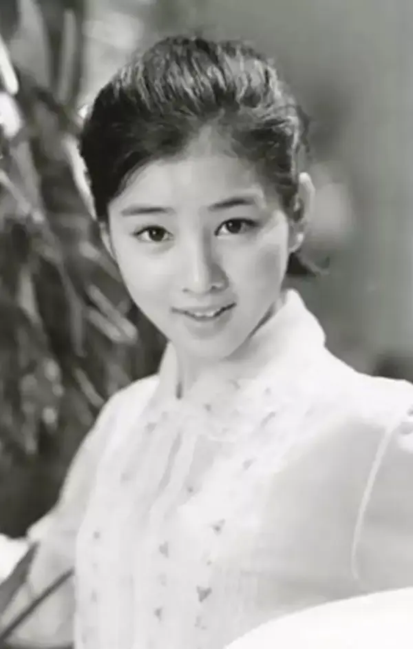 她是日本第一美女是 活着的传说 再大腕的明星遇到她也化身迷弟迷妹 知乎