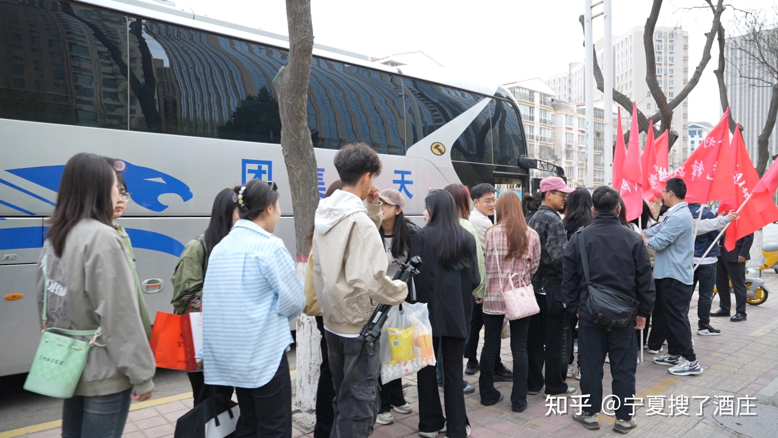 宁夏搜了宝酒庄“亲近葡园,共筑酒魂”春季葡萄展藤实践体验活动 - 知乎