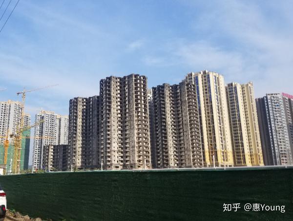 也迎来了不少港资企业投资兴建高层小区,以中港城,香港城等为例,后期
