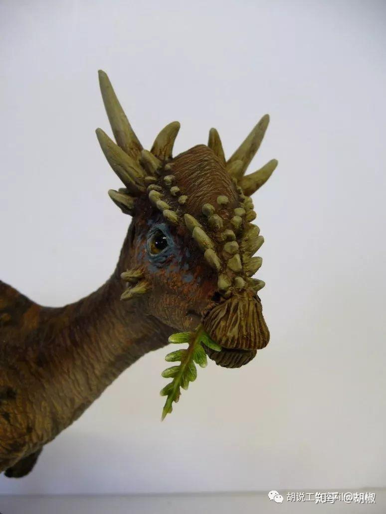 有点像小鹿斑比的冥河龙所以遇到长相凶恶的恐龙,比如甲龙,剑龙等,要