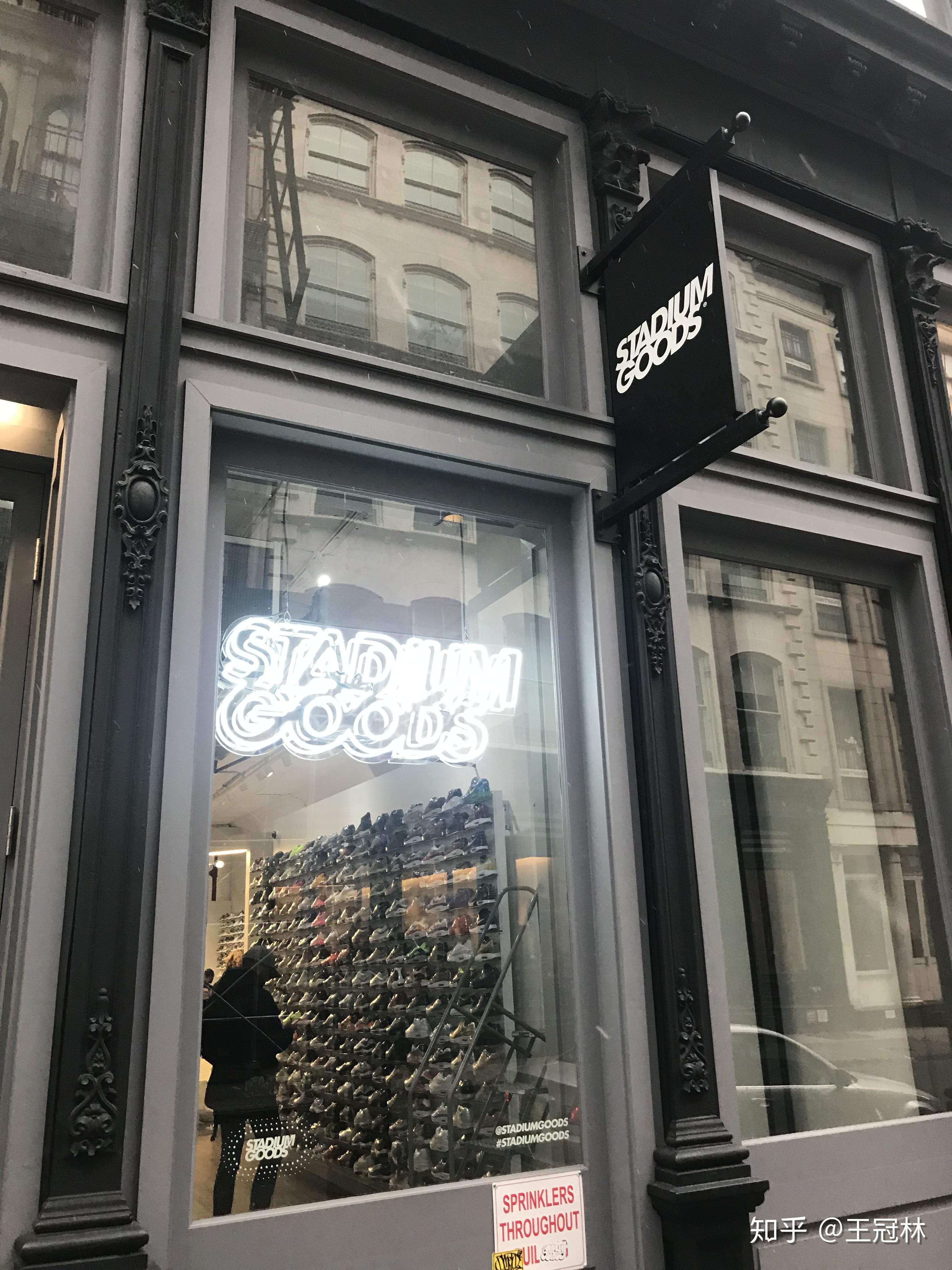 开在了美国几大城市,很厉害)第一个要说的是潮牌集合买手店比较于相对