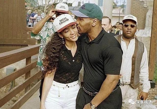 拳王泰森7000万为300斤女儿征婚