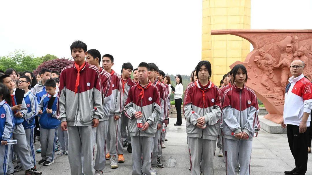 四川天府新区新兴中学弘扬民族精神缅怀先烈伟绩