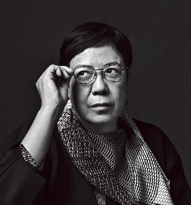 今年的香港电影金像奖中,电影《明月几时有》以11项提名领跑,导演