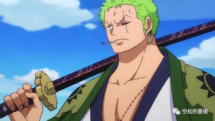 成为海贼前是东海有名的赏金猎人,因此被称为"海贼猎人"索隆.