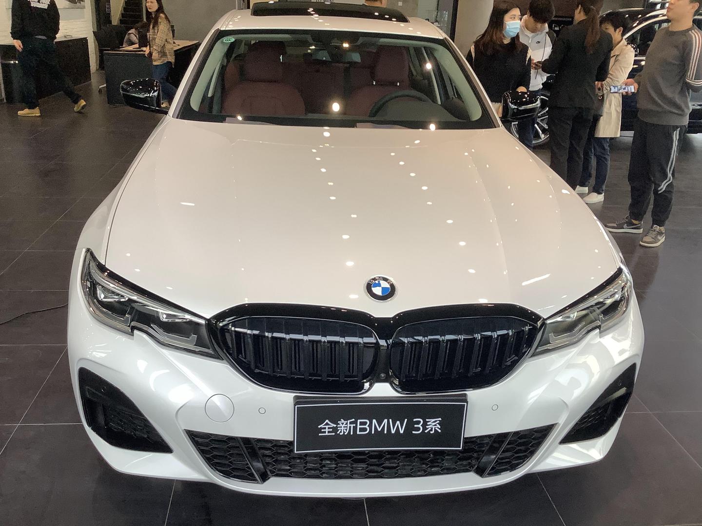2021款宝马3系实车到店矿石白备受好评20t8at配全景影像
