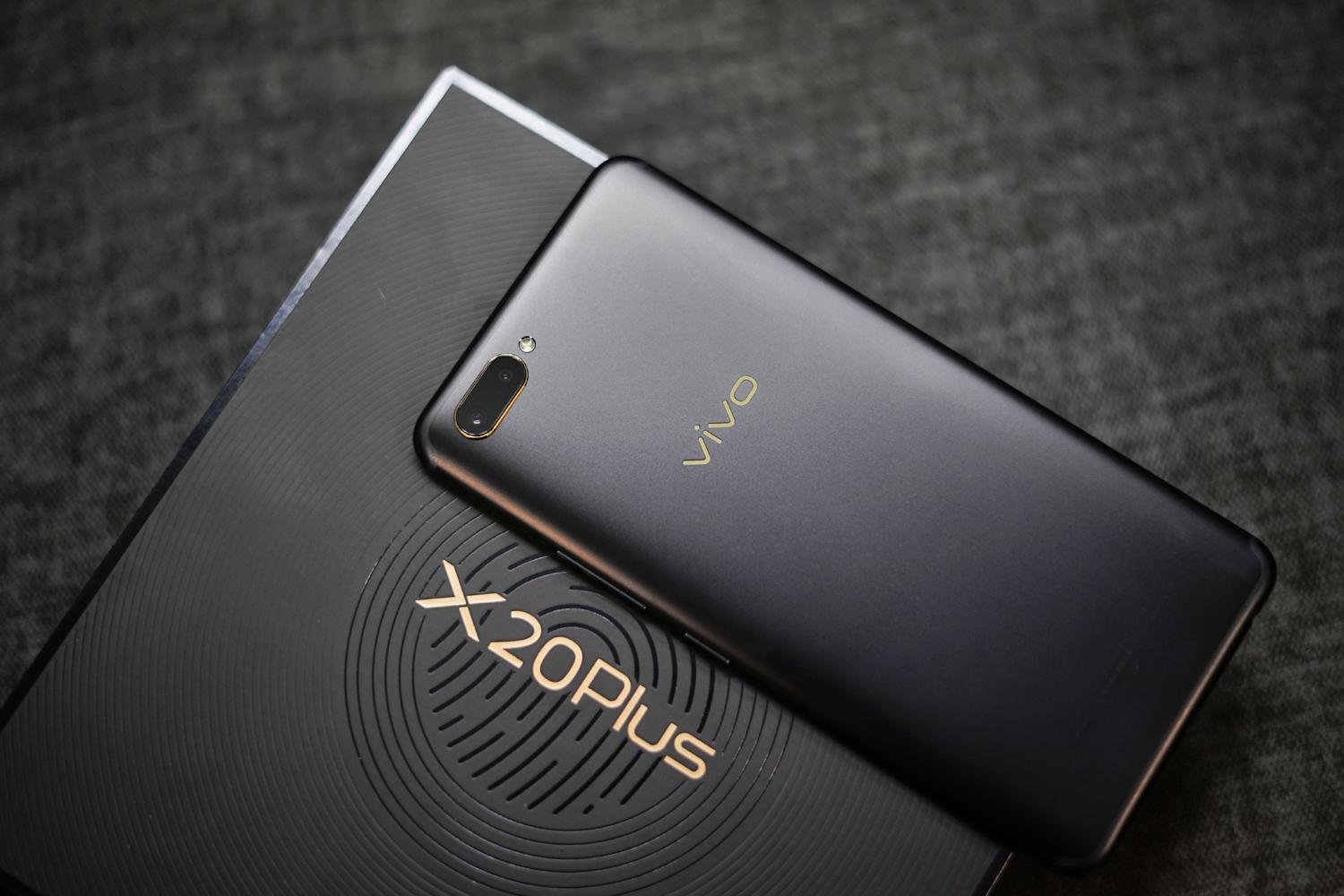 将内裤穿在里面这就是vivox20plus屏幕指纹版