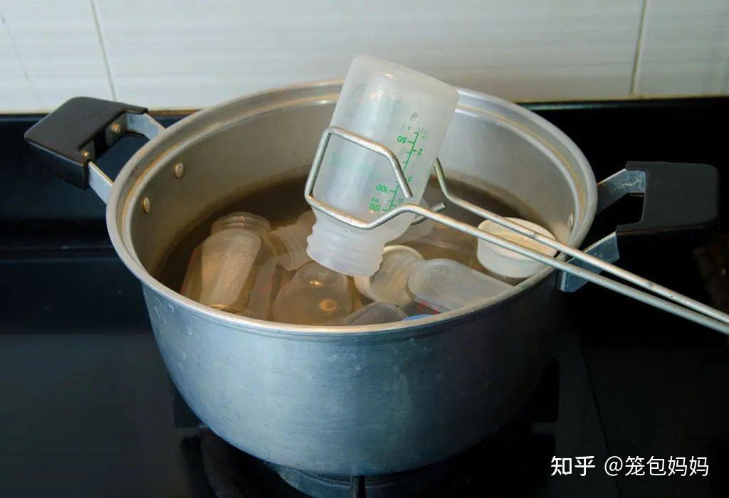 水煮消毒煮沸消毒法,即利用煮沸100℃经5min可杀死一切细菌的繁殖体.