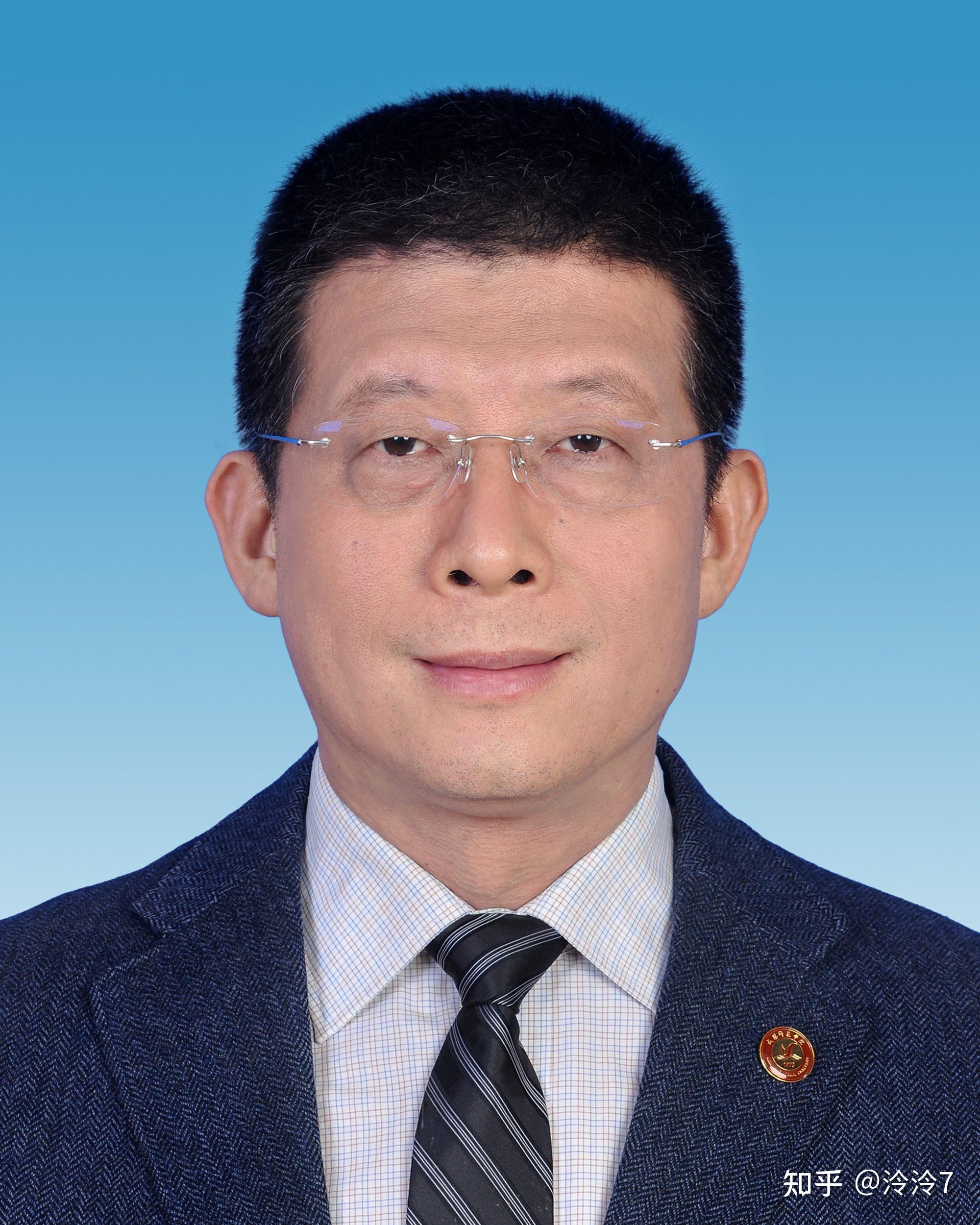 党委书记:赵万东赵万东,男,满族,1970年1月生,黑龙江双鸭山人.