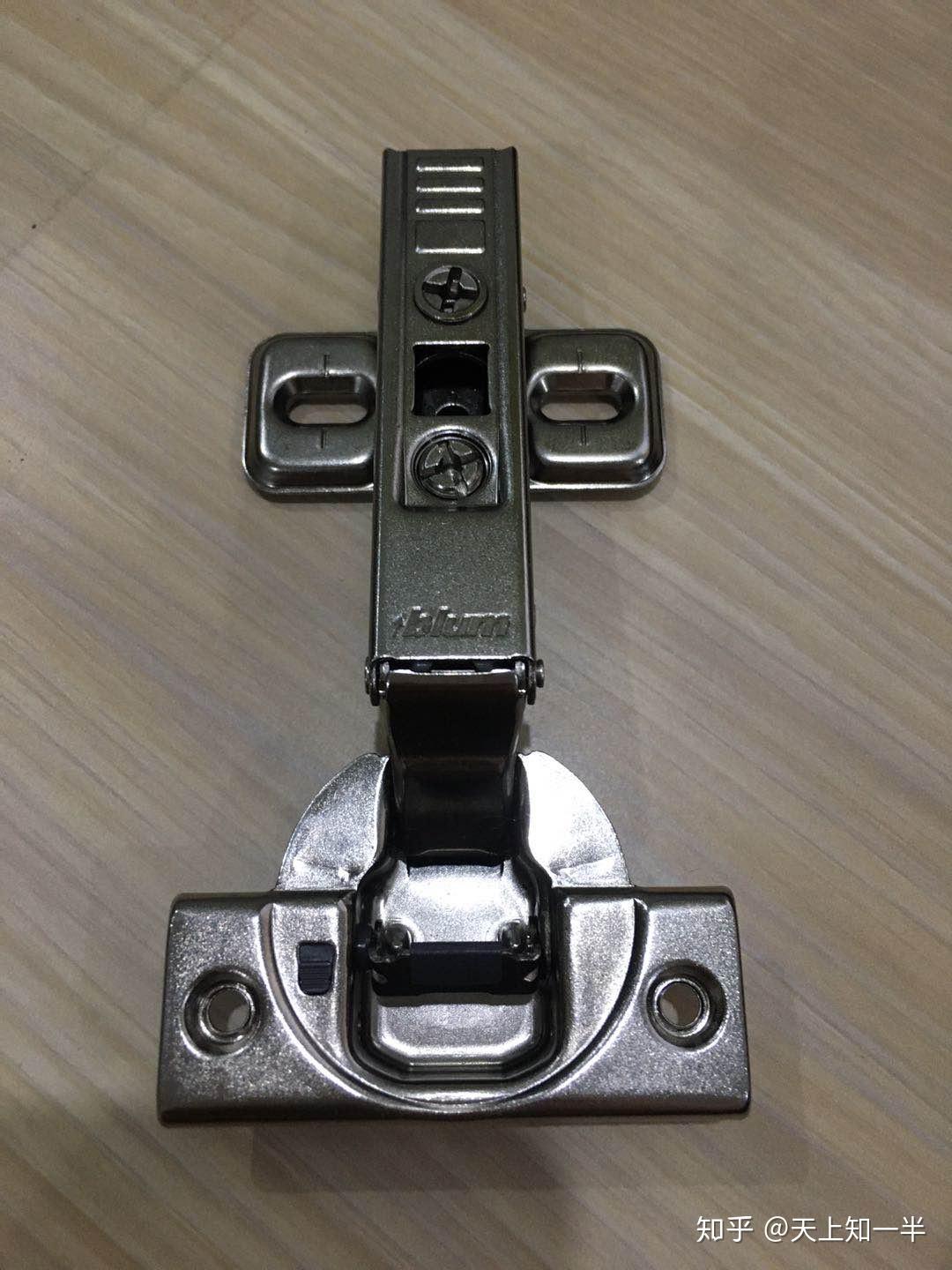 选择全屋定制时如何区分真假奥地利进口百隆铰链