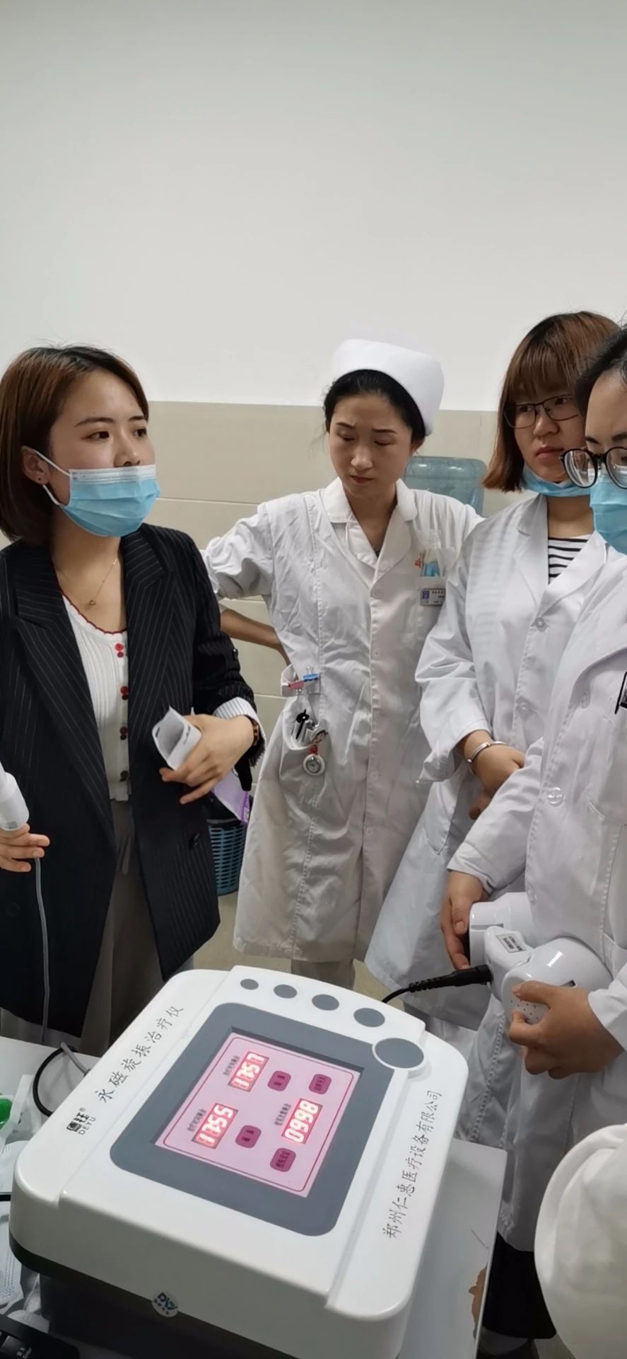 装机医院热烈祝贺黔西县中医院引进盆腔炎输卵管阻塞创新治疗设备永磁