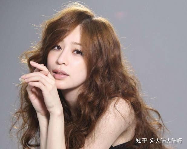 最好看的女性图片 v2-bf2a8a05c33052c1656a3924881e1235_r.jpg
