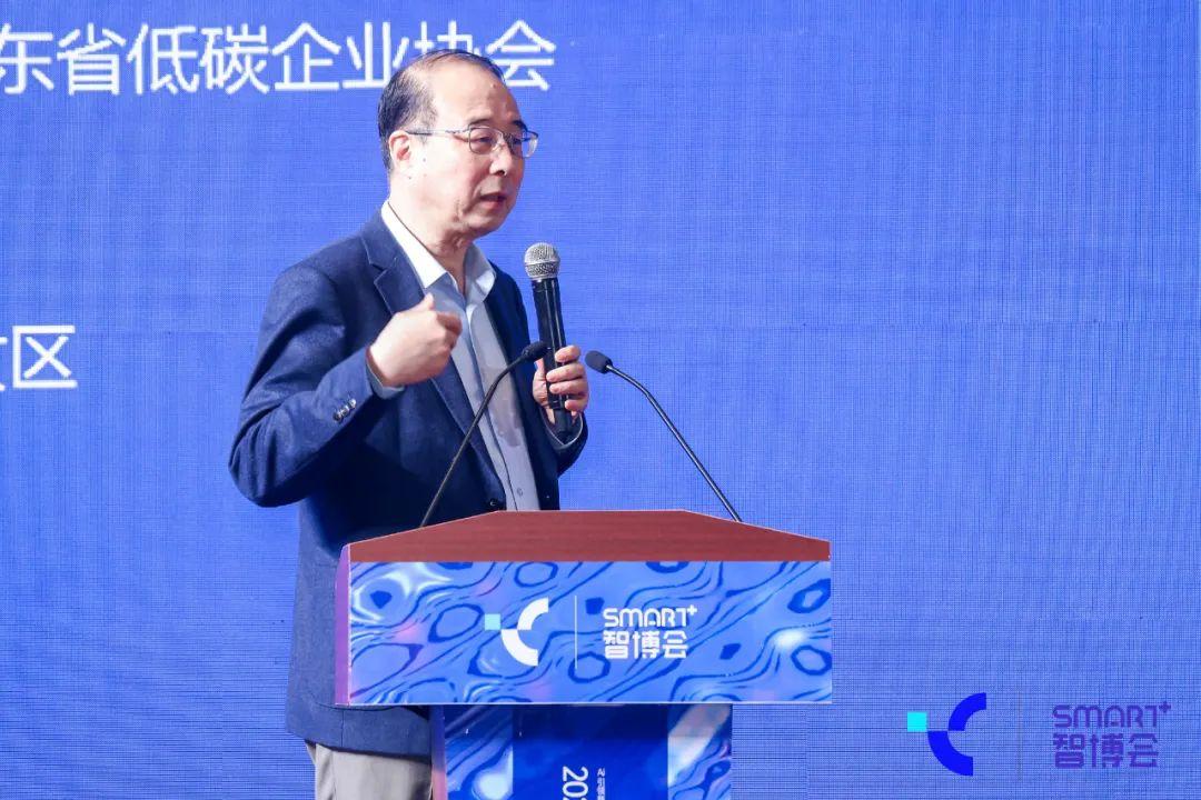 大模型赋能生物医药》为主题,分享关于aigc的思考,华为云"盘古"openai