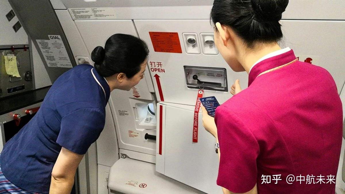 造价几千万上亿的飞机,为什么连电动舱门都没有? - 知乎