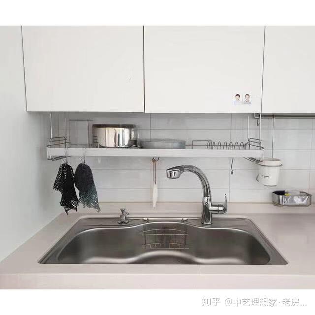 五,橱柜的水槽橱柜的高度也是很多人忽视的问题,每次总觉得弯腰洗碗很