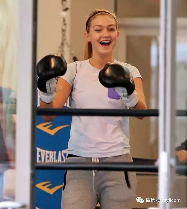 gigi hadid是拳击运动的狂热爱好者,也是纽约热门拳击聚乐部"哥谭镇"