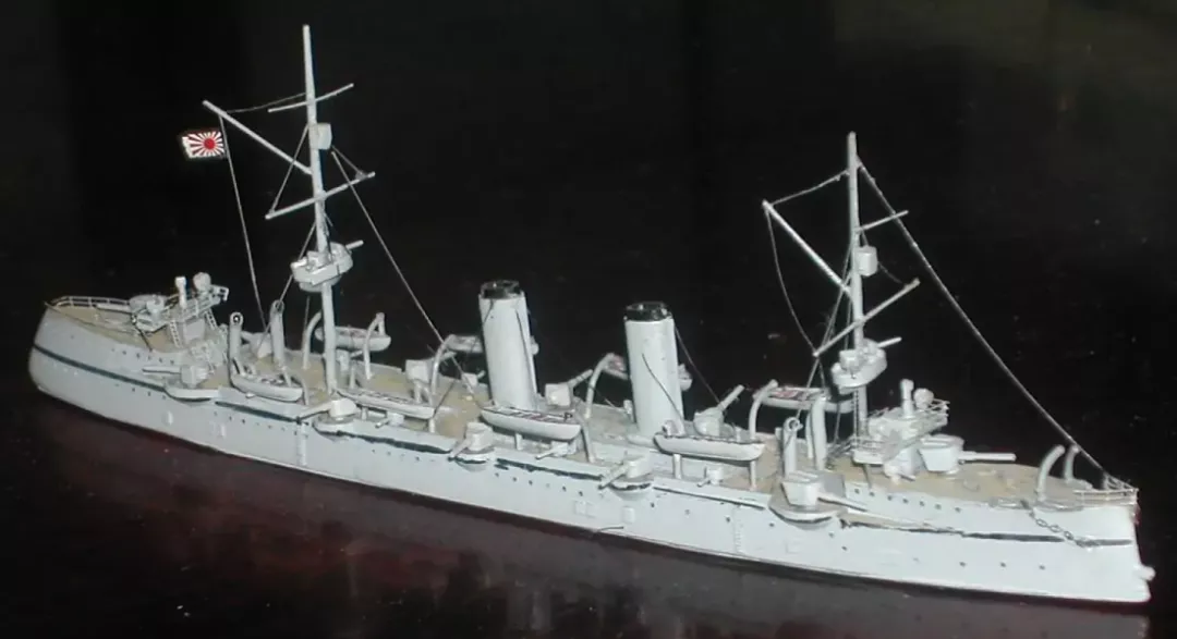 从英国购进了吉野,秋津洲,浪速,高千穗四艘带有装甲防护的高速巡洋舰