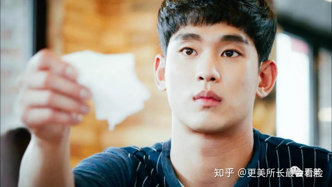 为什么很多男生认为的女神,女孩都认为不好看