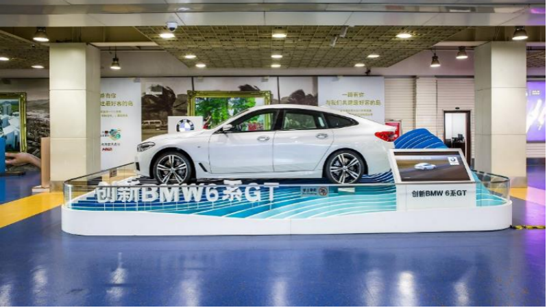 1,三亚机场行李厅实物展位广告