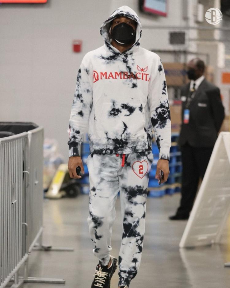 gigiforever欧文赠予全队mambacita品牌卫衣