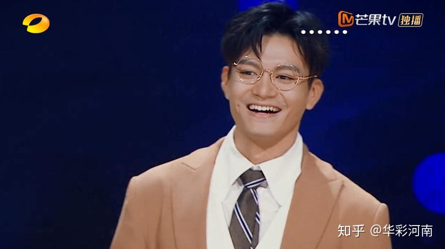 被妻子追杀被女友殴打陈镇威终于迎来了春天