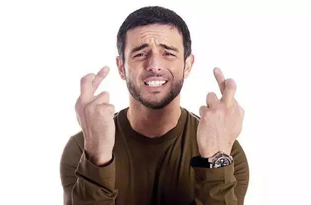 在国外旅行千万不能做的八种手势