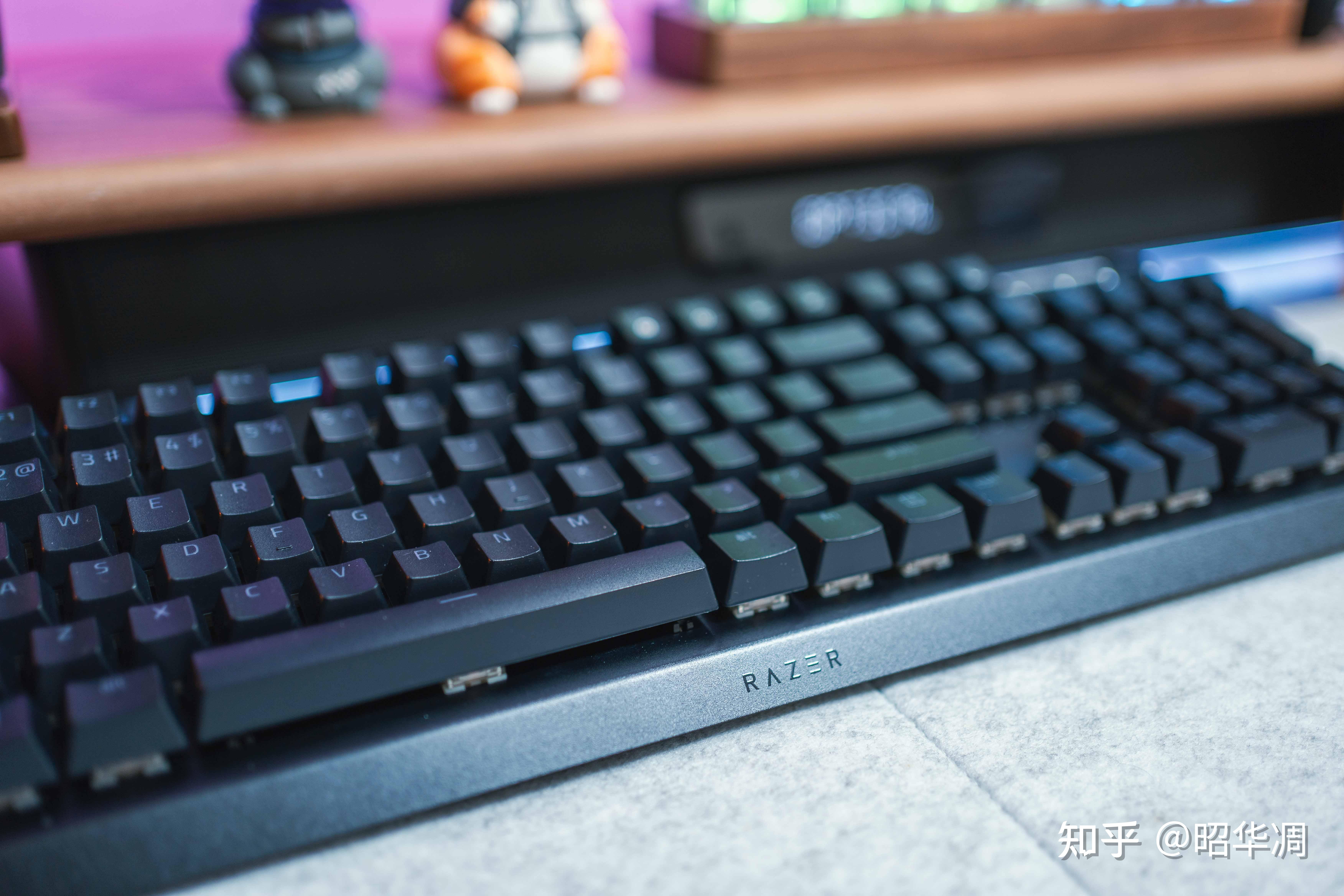 8000hz轮询炫酷灯效感受下灯厂旗舰的魅力丨雷蛇blackwidowv4专业版