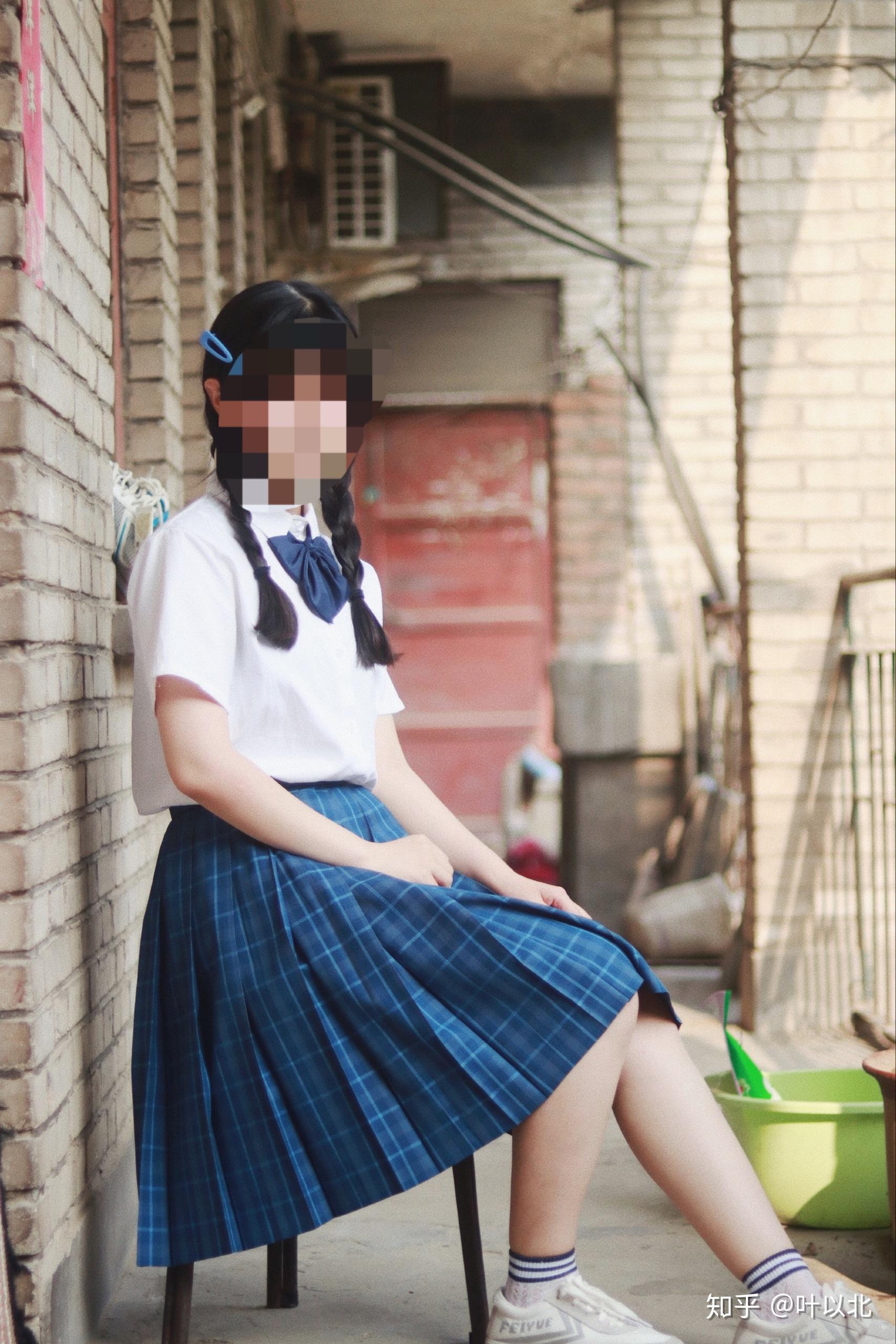 jk制服下面一定要穿皮鞋吗