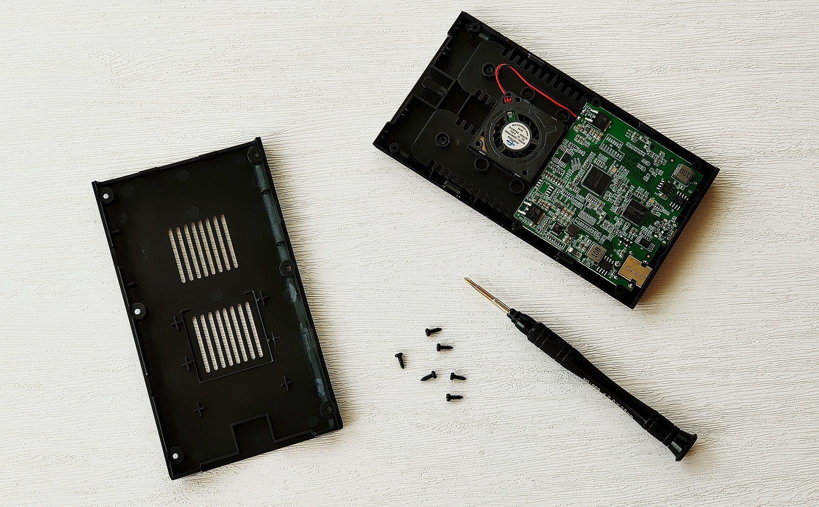 优越者双盘位nvme硬盘盒内置风扇和脱机克隆uniteks206a体验