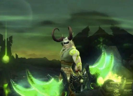 物以稀为贵,凤凰的掉落率实在是太低,这就直接决定了它的价值不是蛋刀