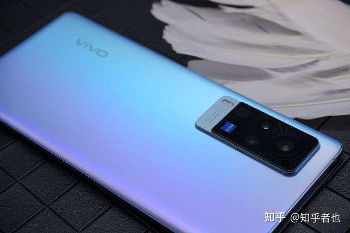 vivo x60 pro:蔡司镜头 二代微云台=专业影像旗舰 