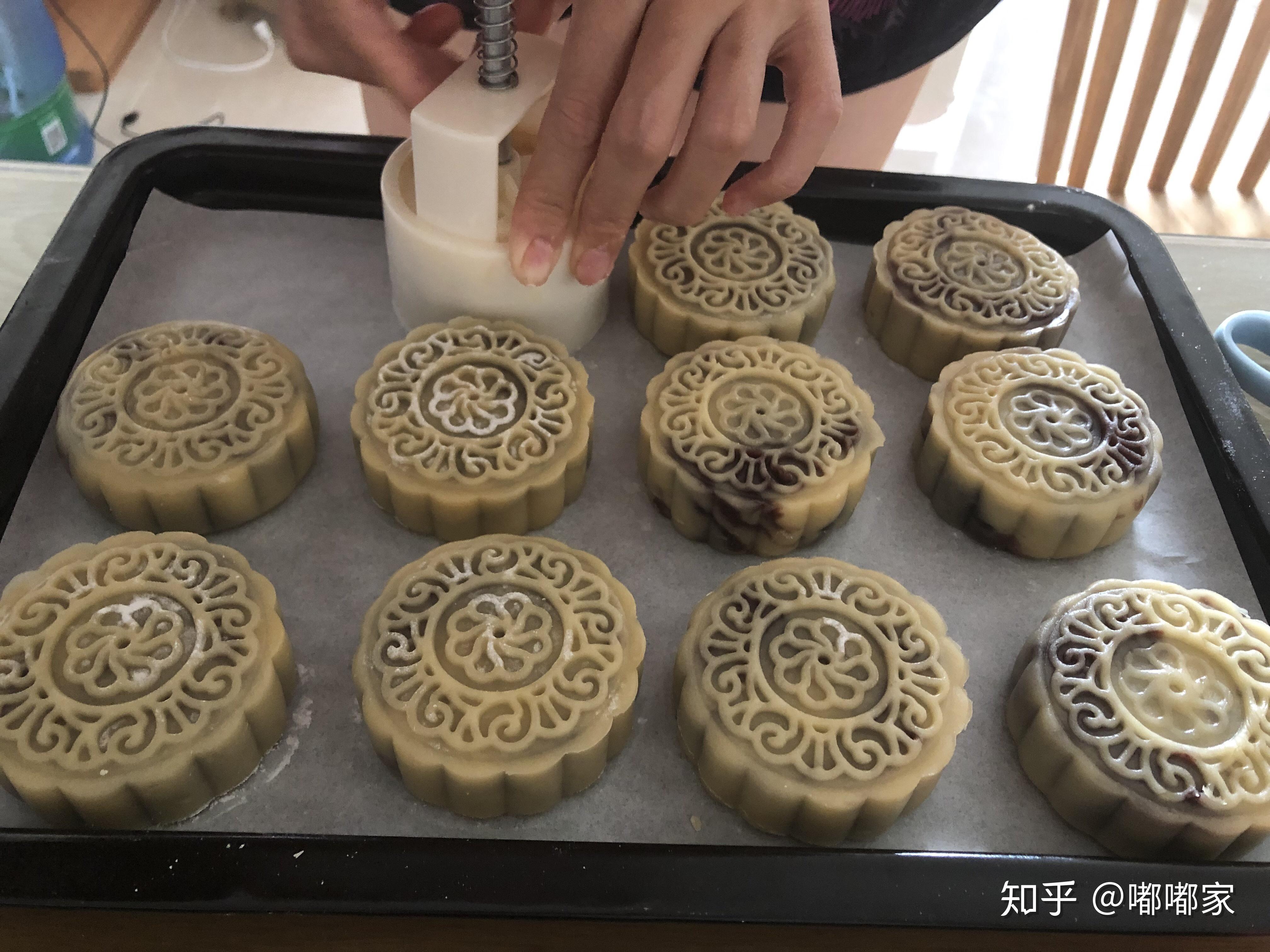 溫度根據烤箱脾性需稍作停留,不可太高或太低,具體溫度需烤時自己掌握