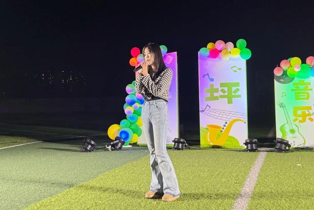 浙江省广播电视中等专业学校富阳校区草地音乐节燃情开唱！(图4)