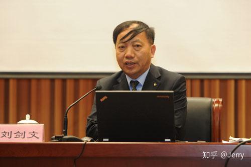 民法大牛葛云松镇楼,每周一万字左右,我们被他的民案课折磨的头秃.