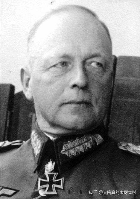 冯·克莱斯特的高祖父是腓特烈大帝麾下的元帅,其子孙历代都有成为