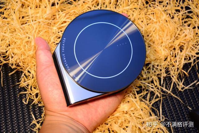 能插卡的坚果t94g全网通小巧还护眼宝宝随时随地看动画片