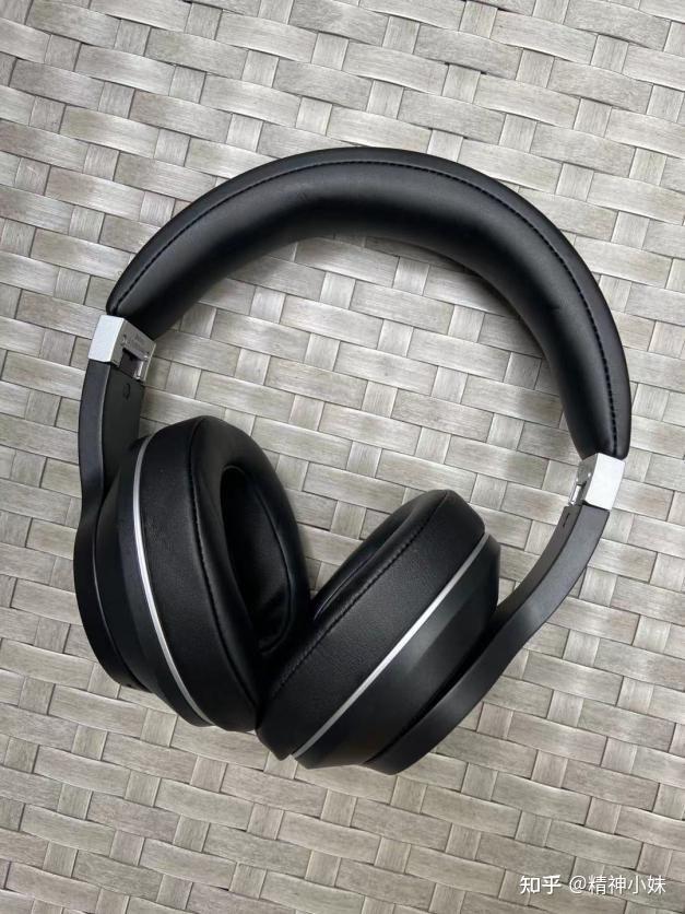 boult audio bassbuds q2 采用耳罩式设计,内置低音