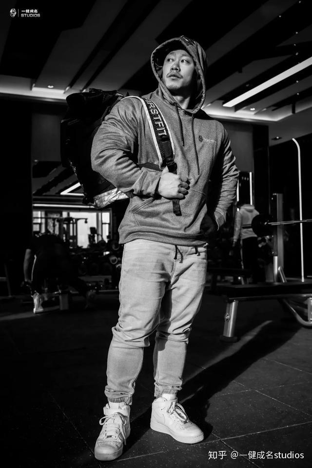 古典健美健体双料冠军廖剑锋健身肩膀训练